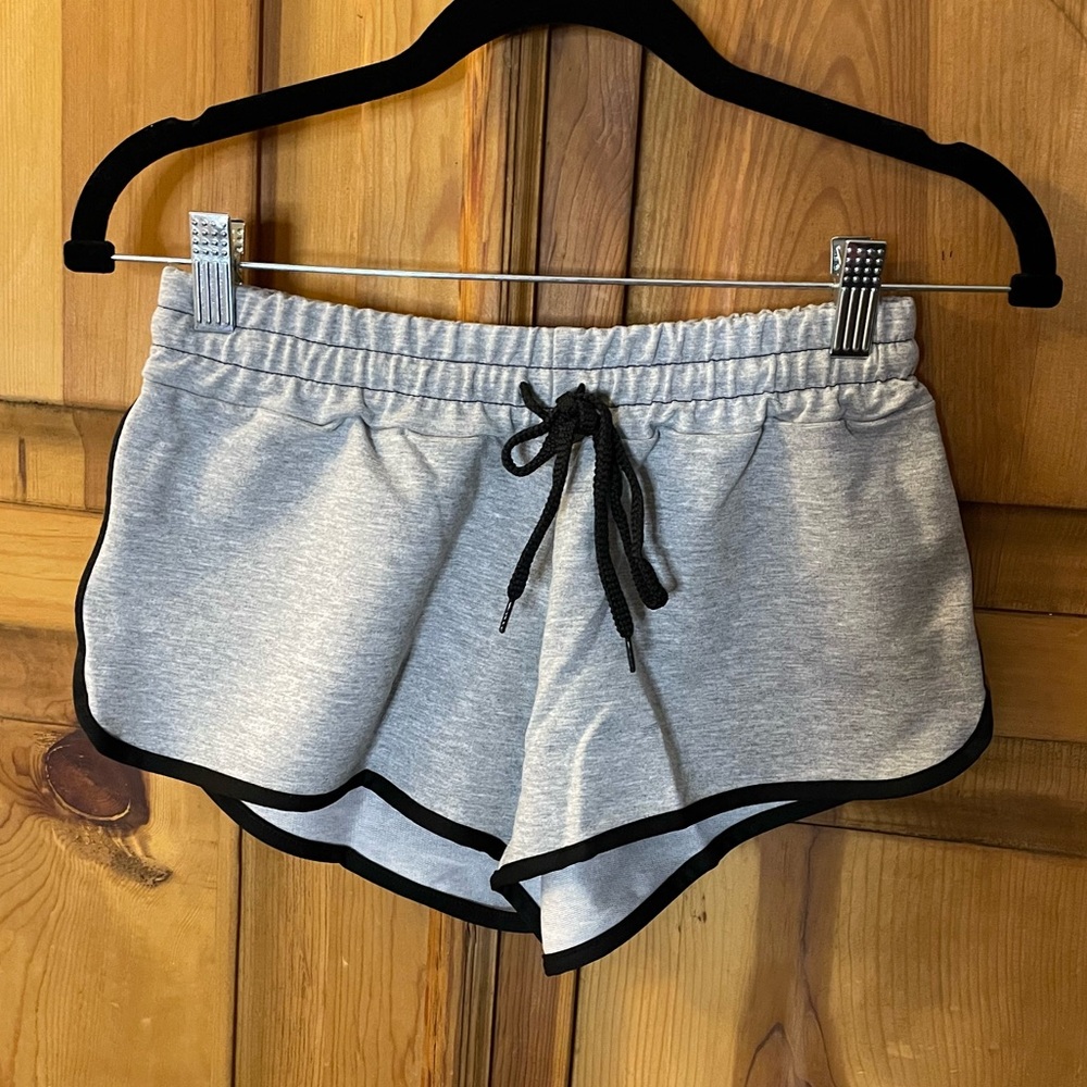 Fit Division- NWOT - Short Casual Gray Cloth Shorts - Size Medium (Juniors)